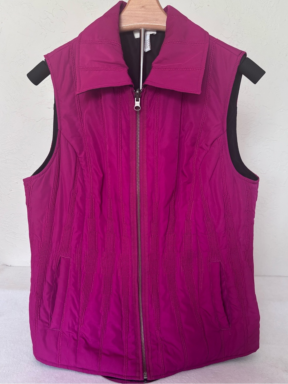 Chico’s Magenta Quilted Zip Vest Size 1 (Medium) Magenta color. Pockets